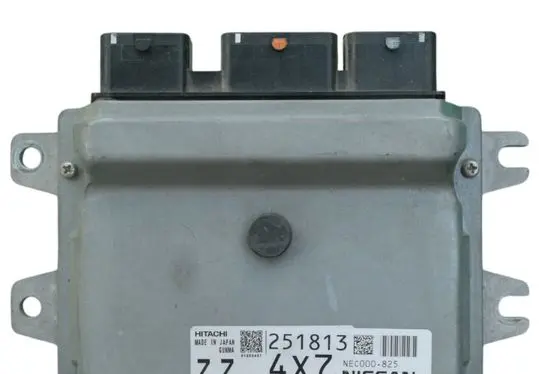 Nissan Navara Engine control unit/module ECU HITACHI NEC000825 251813