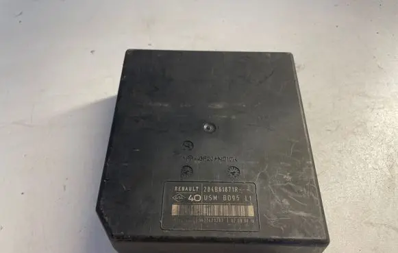 Renault Megane III Fuse module 284B61871R 9637423267 519339402