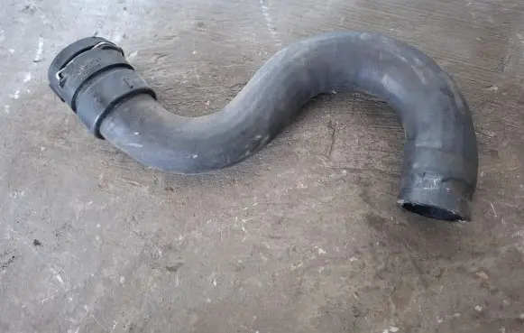 Volvo XC70 Engine coolant pipe/hose S4000250 372247