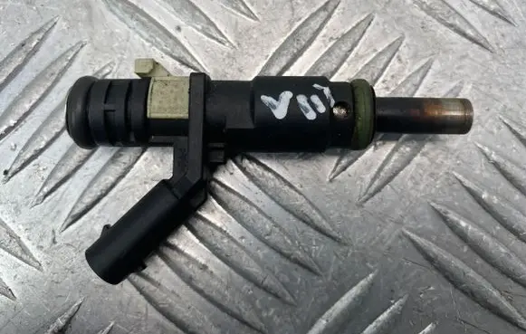 Mercedes-Benz CLS C219 Fuel injector A2720780249 7104C00701