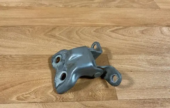 Toyota Avensis T250 Front door lower hinge 