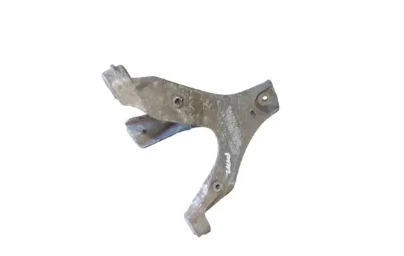 Audi A4 S4 B7 8E 8H Engine mounting bracket 8E0199308AR