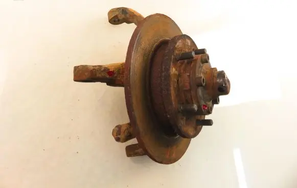 Daihatsu Feroza Front wheel hub spindle knuckle 