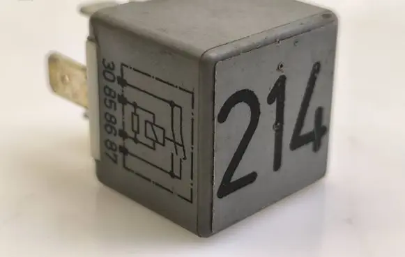 Audi A4 S4 B5 8D Other relay 443951253K
