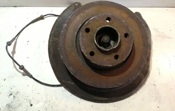 Opel Vivaro Rear wheel hub