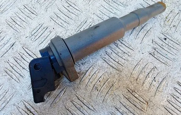 BMW 1 E81 E87 High voltage ignition coil 0221504471