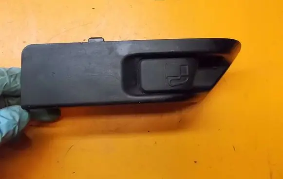Toyota Yaris Fuel tank opening switch 