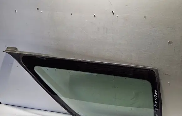 Renault Laguna I Rear side window 43R000464