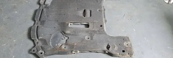 Chrysler Pacifica Engine splash shield/under tray 68489769AA