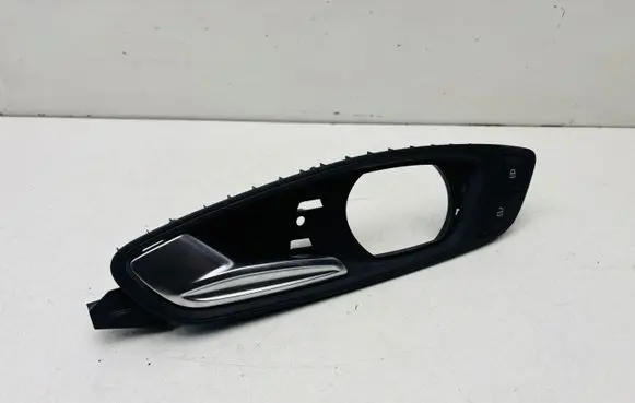 Audi A1 Front door interior handle 8X0837019 8X1962107