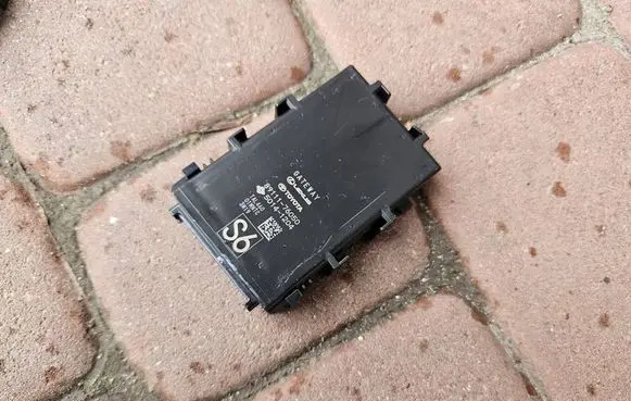 Toyota Camry VIII XV70 Central body control module 89111-76050-