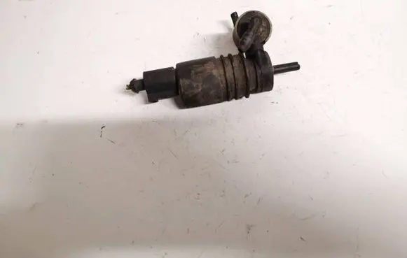 Volkswagen PASSAT B6 Windscreen/windshield washer pump