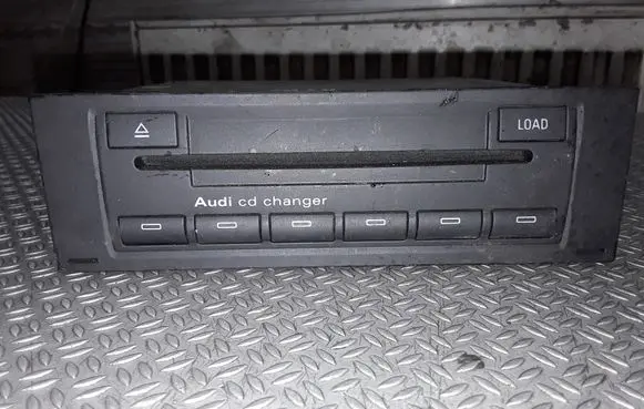 Audi A4 S4 B6 8E 8H CD/DVD changer 8E0035111