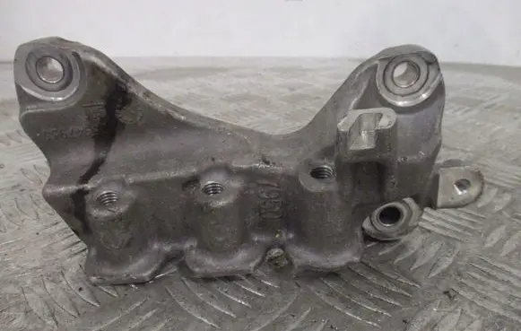 Opel Mokka Engine mount bracket 25947950