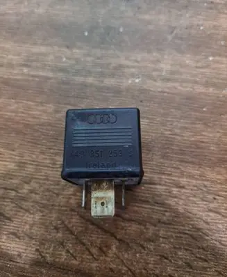 Audi A8 S8 D2 4D Other relay 443951253S