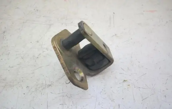 Ford Mondeo Mk III Front door lock loop/hook striker 