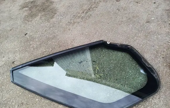 Ford Transit Front door vent window glass four-door 