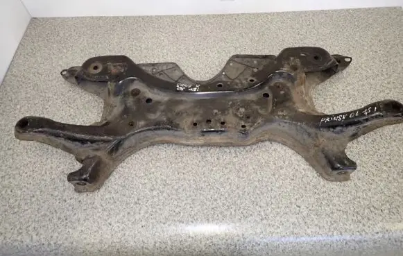 Toyota Prius (XW20) Engine mounting bracket