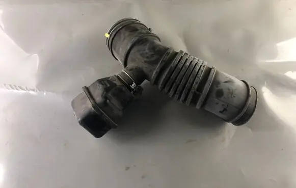 Mitsubishi Pajero Pinin Air intake hose/pipe MR552570