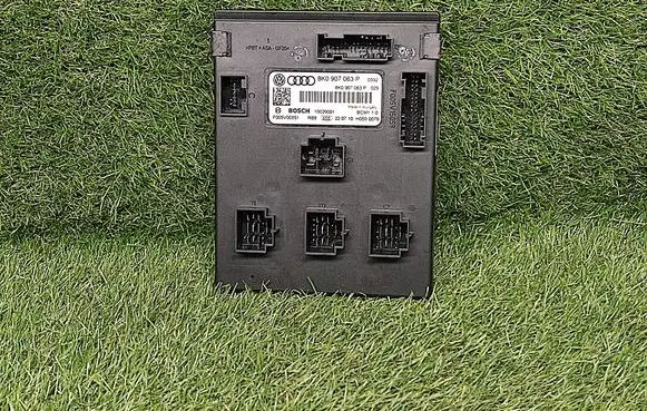Audi A4 S4 B8 8K Comfort/convenience module 8K0907063P F005V00851