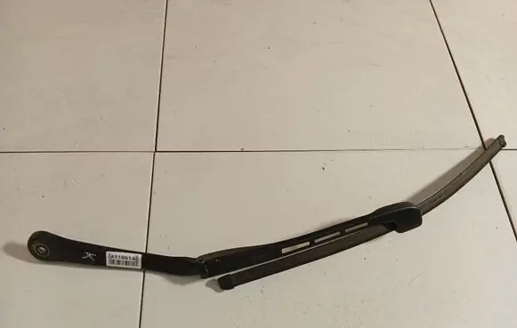 BMW 3 E90 E91 Front wiper blade arm 
