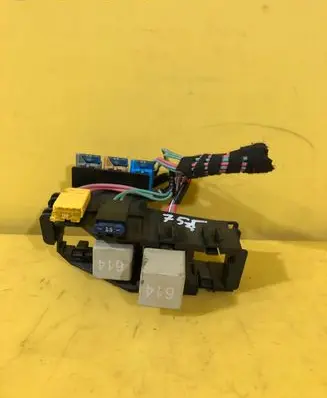 Audi A4 S4 B7 8E 8H Relay mounting block 