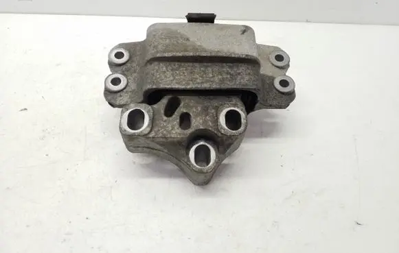 Volkswagen Tiguan Engine mount bracket 5N0199555K