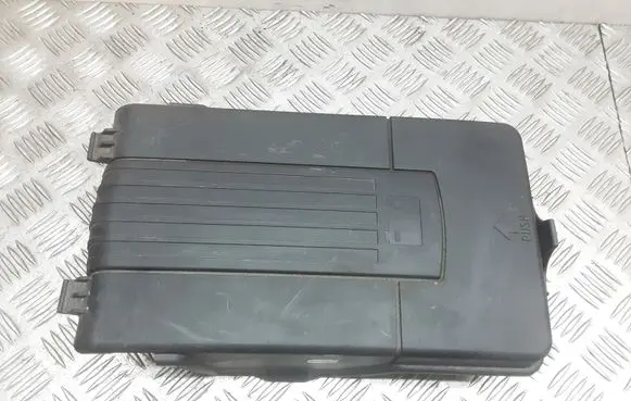 Volkswagen PASSAT B7 Battery box tray cover/lid 3C0915443A
