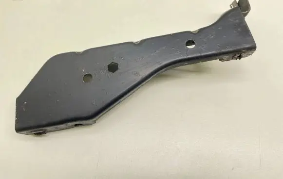 Audi 80 90 S2 B4 Headlight/headlamp mounting bracket 8A0805607