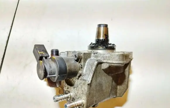 BMW 5 GT F07 Fuel injection high pressure pump 0445010517 781069604