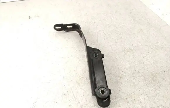 Mercedes-Benz C W204 Muffler mount bracket/holder A2044924241