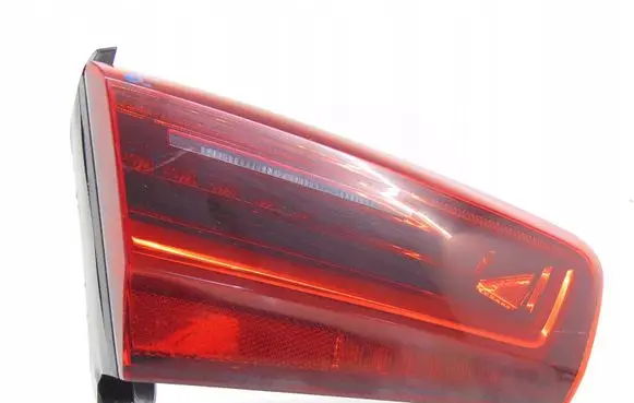 Tailgate rear/tail lights
