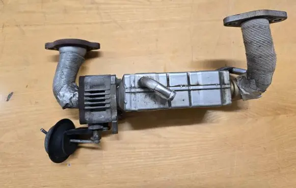 Mazda CX-7 EGR valve cooler R2AX20304 01D10A000028