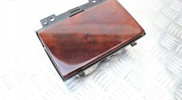 Cup holder front