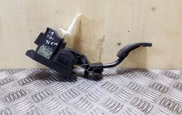 Volkswagen Golf IV Accelerator throttle pedal 0281002346 1J2721503B