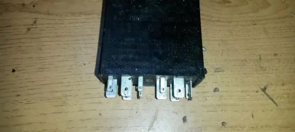 Volkswagen PASSAT B5 Other relay 4b0919471 5kg00656804
