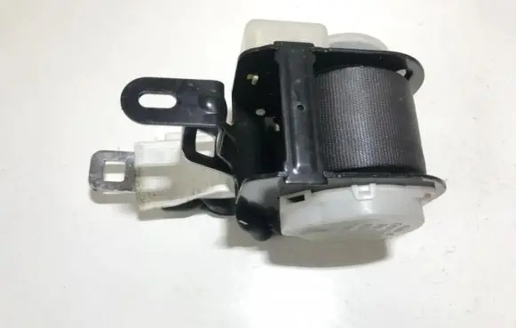 Mitsubishi Pajero Sport I Middle seatbelt (rear) 35816md01