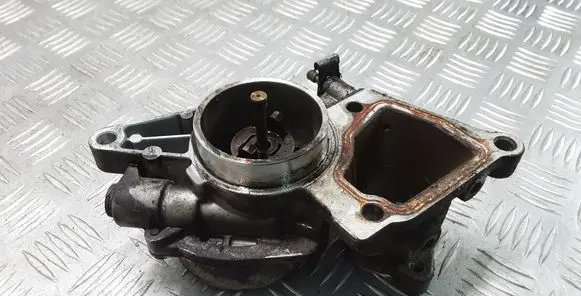 Ford Mondeo Mk III Vacuum pump