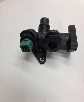 Audi A4 S4 B5 8D Engine coolant pipe/hose 058121133B