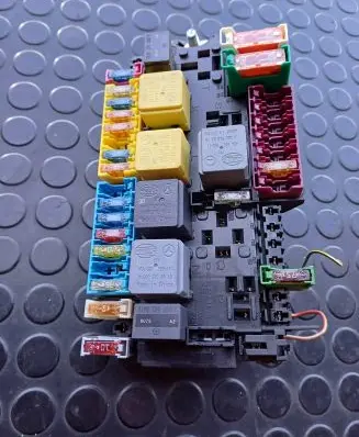 Mercedes-Benz CLA C117 X117 W117 Fuse module A2469067100 33271312 YAP36947H5