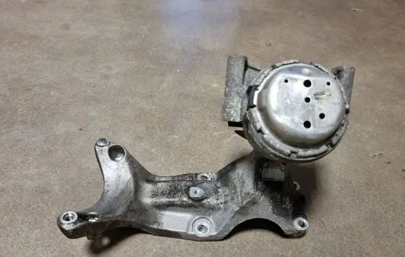 Audi A6 S6 C7 4G Engine mounting bracket 4G0199307