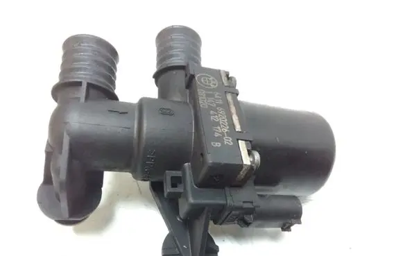 BMW 5 E60 E61 Coolant heater control valve 6411692022602 1147412174