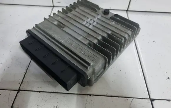 Ford Mondeo Mk III Engine control unit/module 6S7112A650HA R0411C054A 28057222