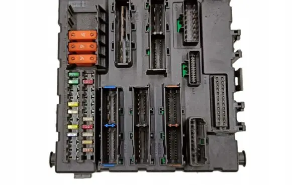 Opel Signum Fuse module 13112914