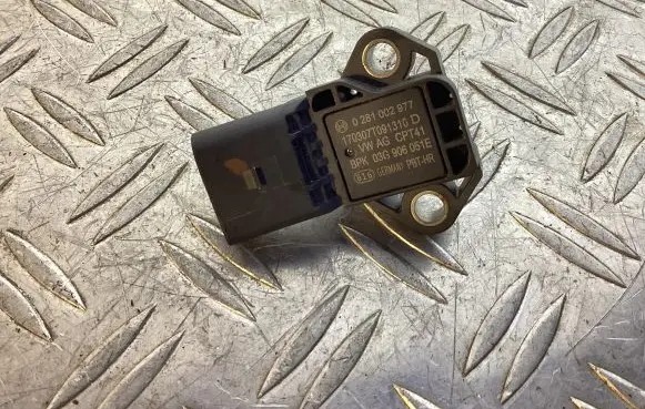 Audi A4 S4 B8 8K Air pressure sensor 0281002977 03G906051E