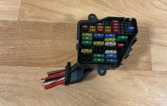Audi A4 S4 B7 8E 8H Fuse module 8D1941824