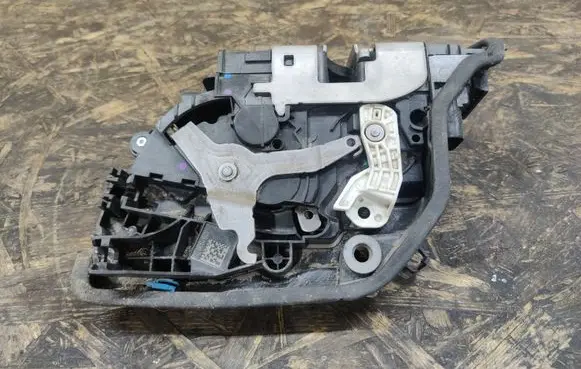 BMW 2 F46 Rear door lock 7281939