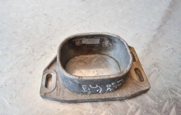 Audi A4 S4 B5 8D Engine mounting bracket 8D0199335P