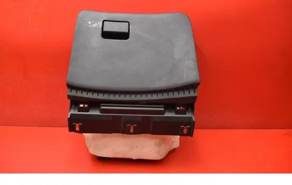 Glove box