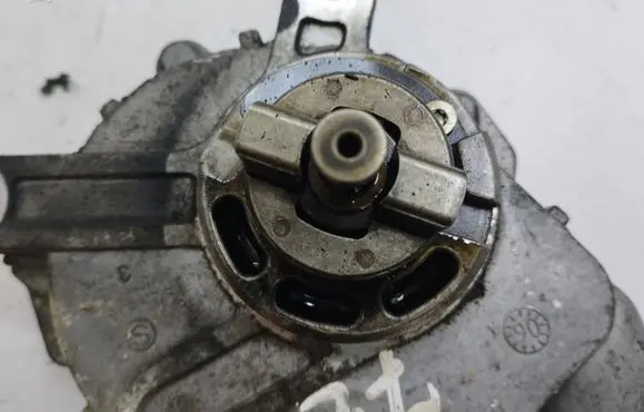 Toyota Corolla Verso AR10 Vacuum pump